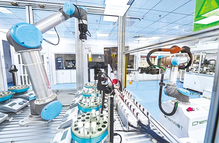 火眼金睛不下線，智能方案助新藥研發 武漢智能制造持續升級，機器人研發引領創新浪潮